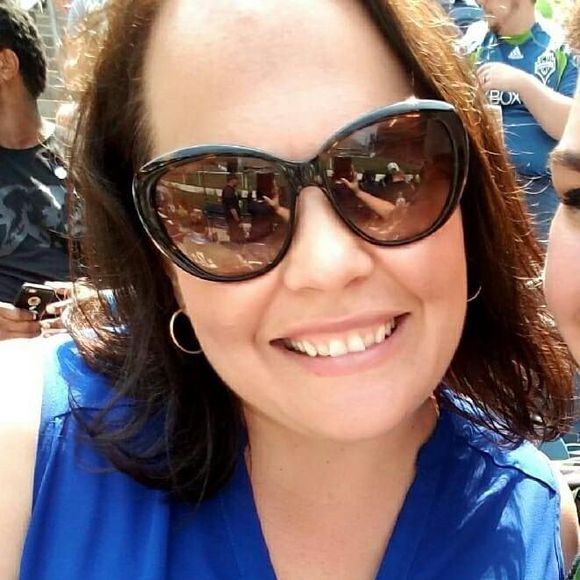 Meet your Posher, Nichole - Picture 2 of 2